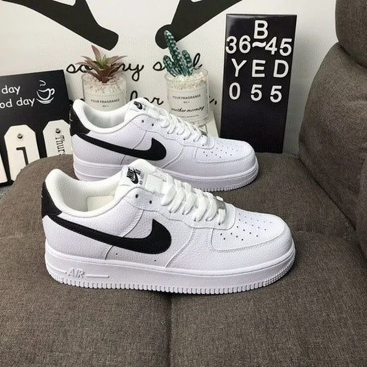 Nike - AF1 Black & White