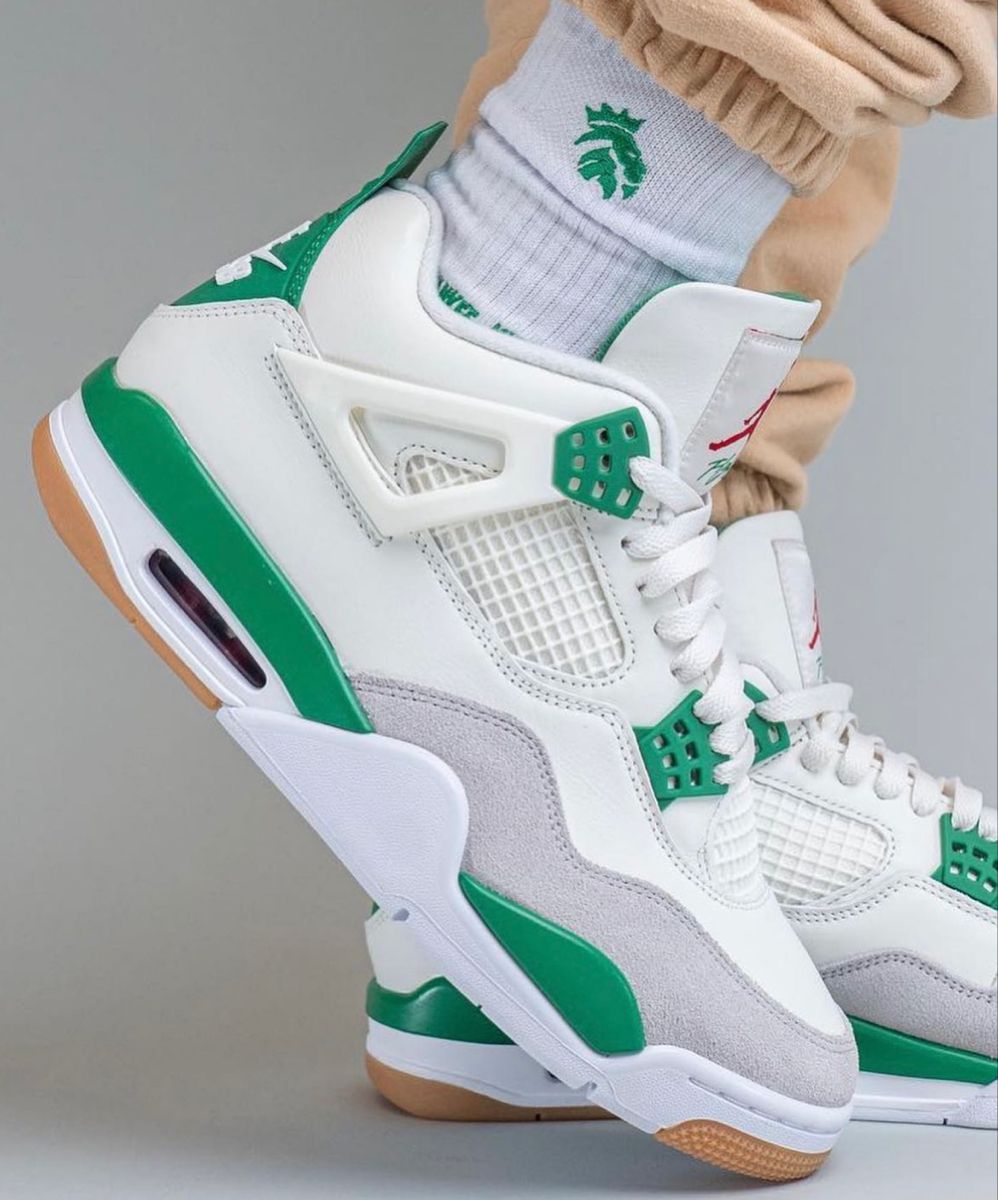 Nike - Air Jordan Retro 4