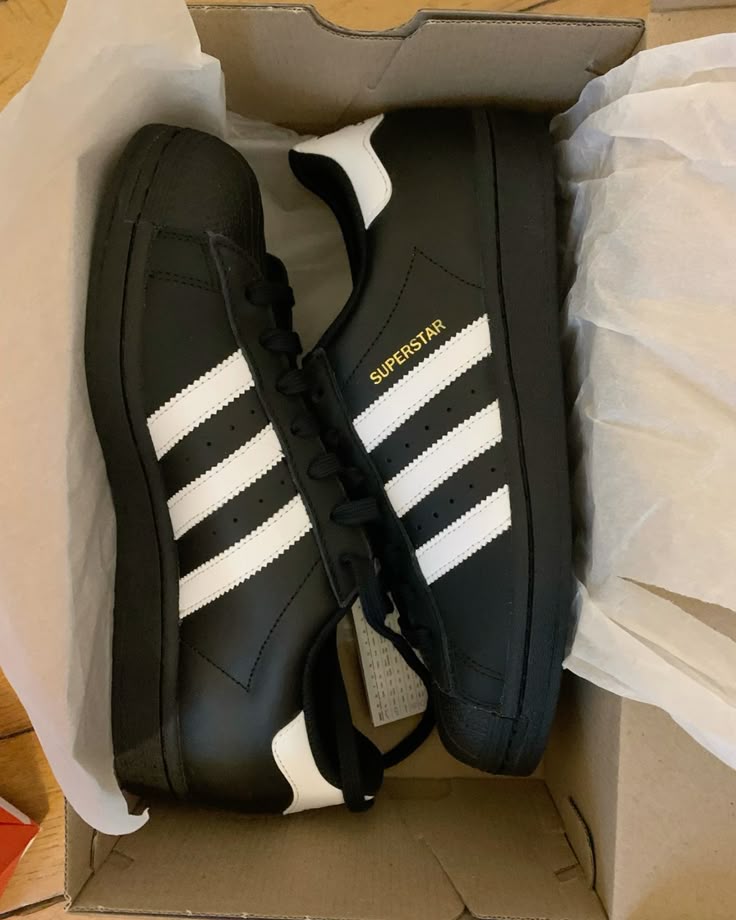 Adidas - Superstar Black