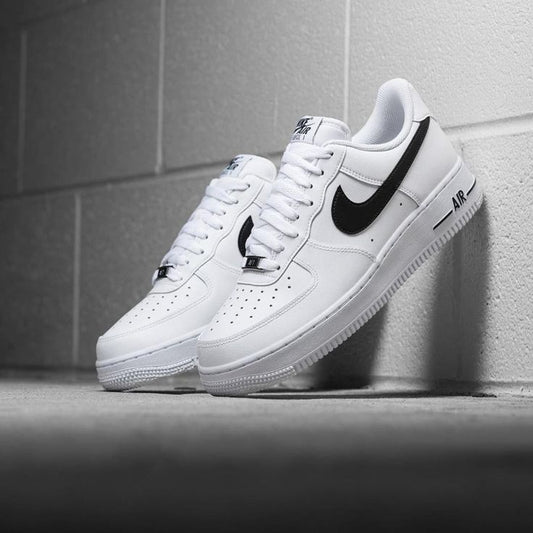 Nike - AF1 Black & White