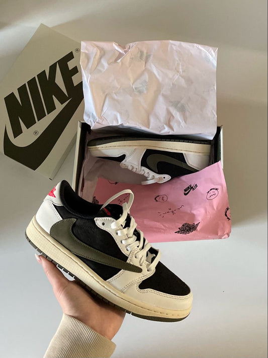 Nike - Travis Scott "Reverse Olive"