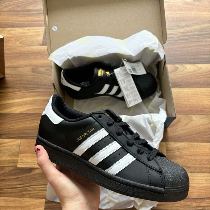 Adidas - Superstar Black